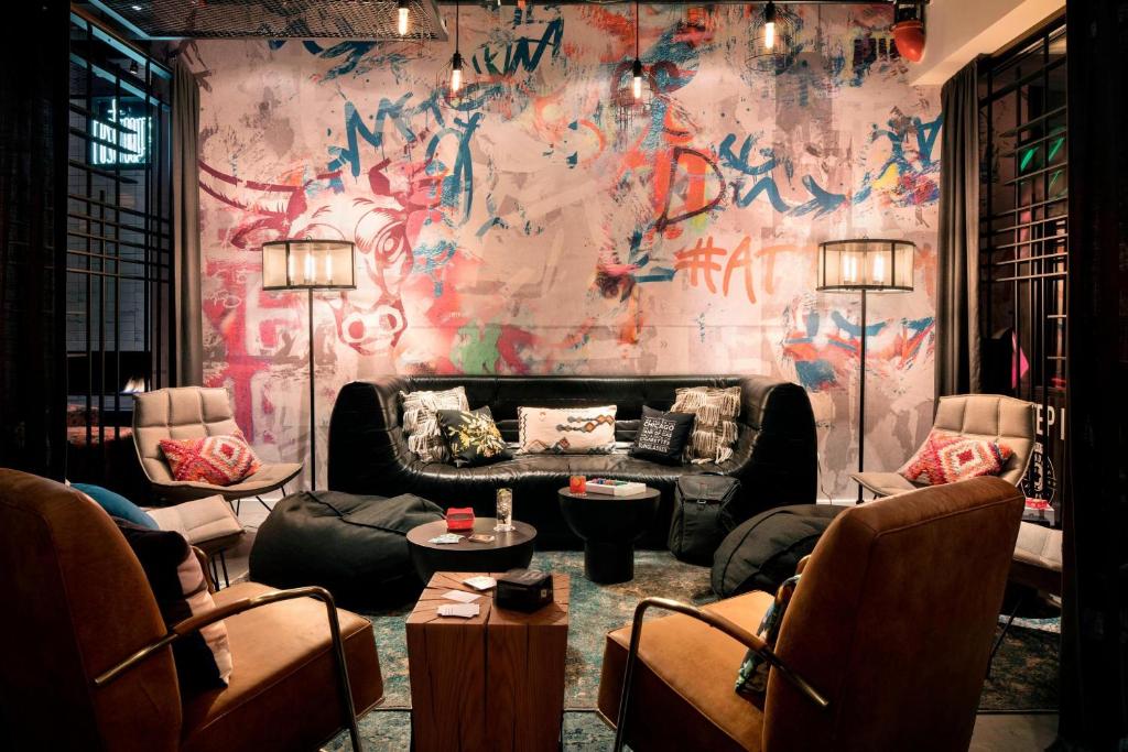 Moxy Chicago Downtown photo 4