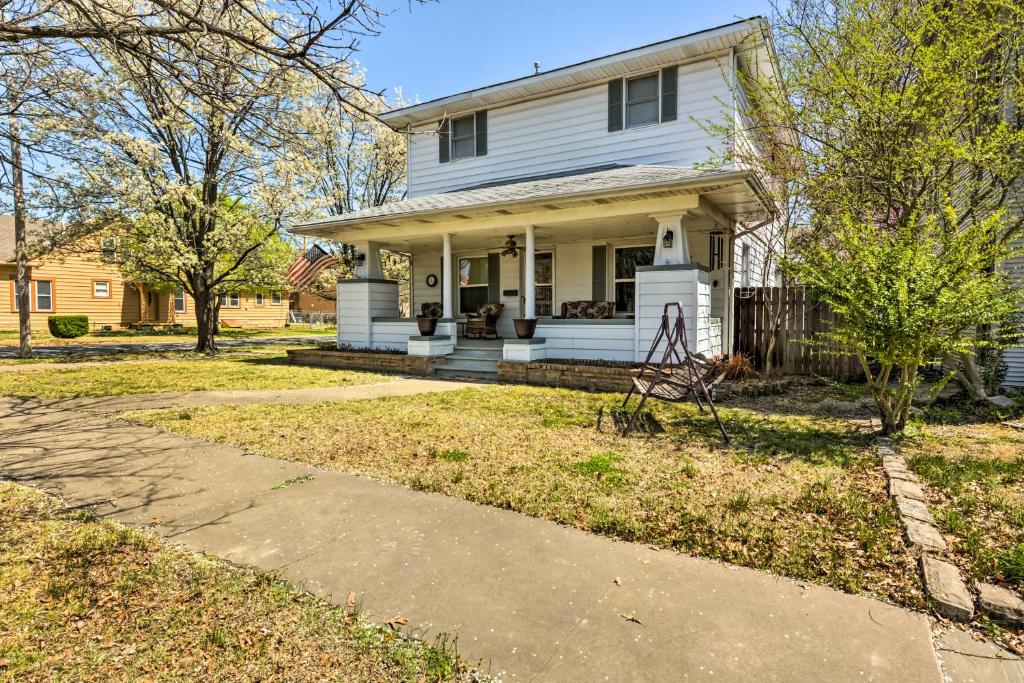 Charming Craftsman Home in Downtown Bartlesville! photo 2