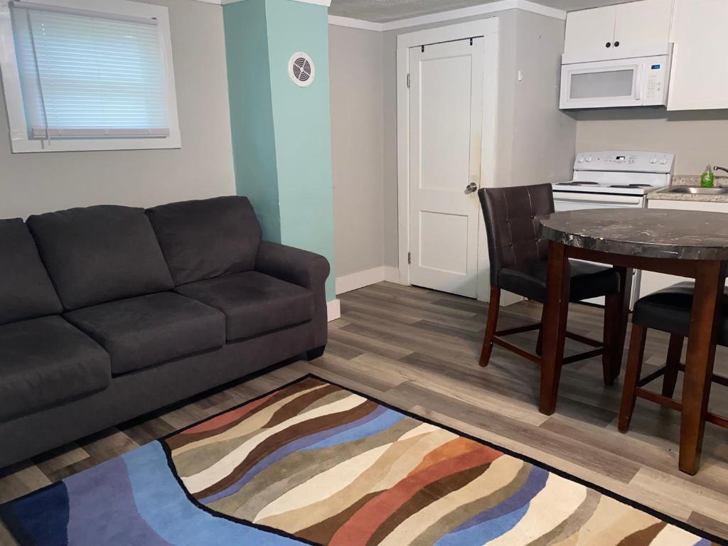 Cute 1 Bdrm House that sleeps 3 photo 1