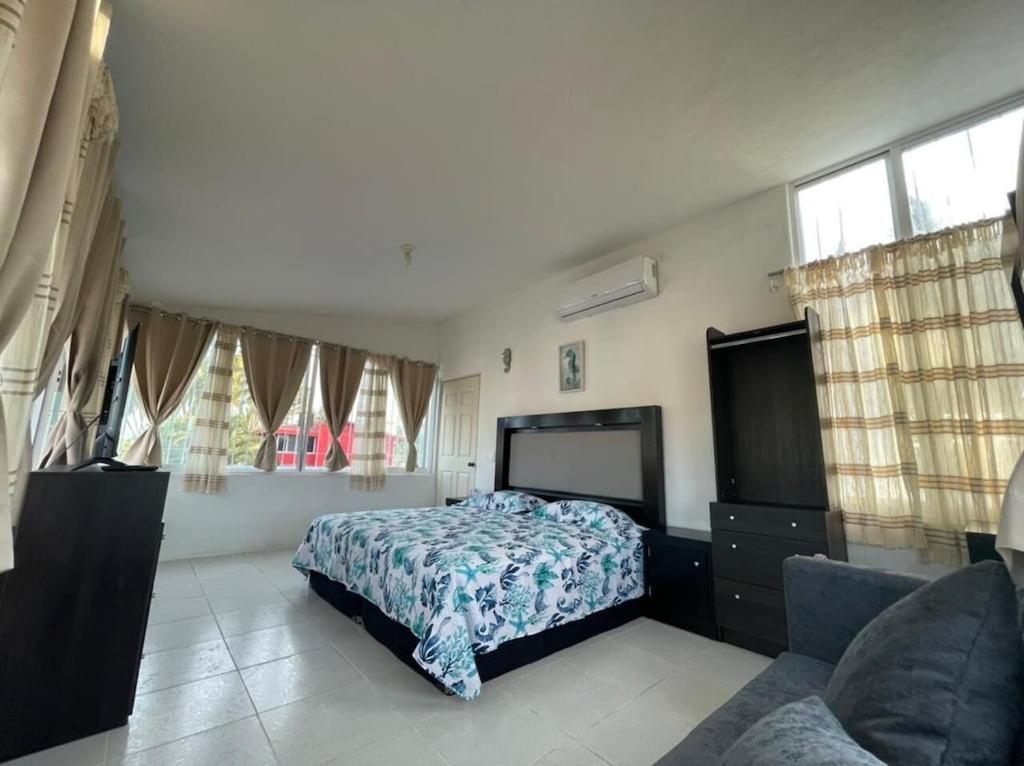 Casa Margarita 3BR Private Home with Balcony photo 3