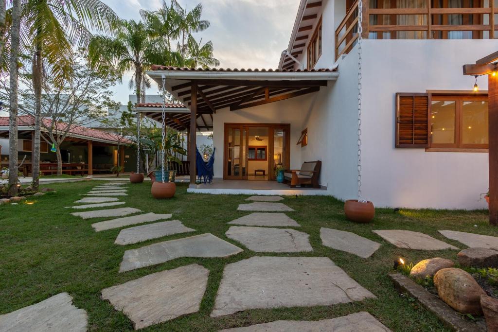 Chez Marguera em Juquehy - Luxo com muito espaço, conforto e lazer - incluso roupas de cama e banho, diarista, serviço praia, piscina aquecida, maquina gelo, cervejeira, karaoke - PET friendly photo 4