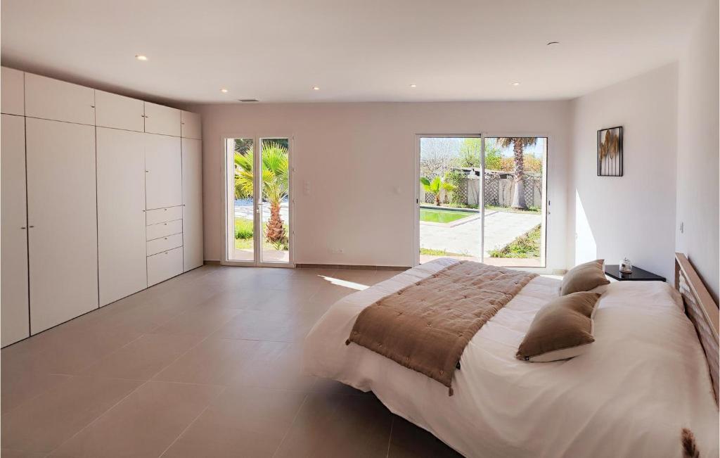 Stunning Home In Agde With Outdoor Swimming Pool, Wifi And Private Swimming Pool photo 1