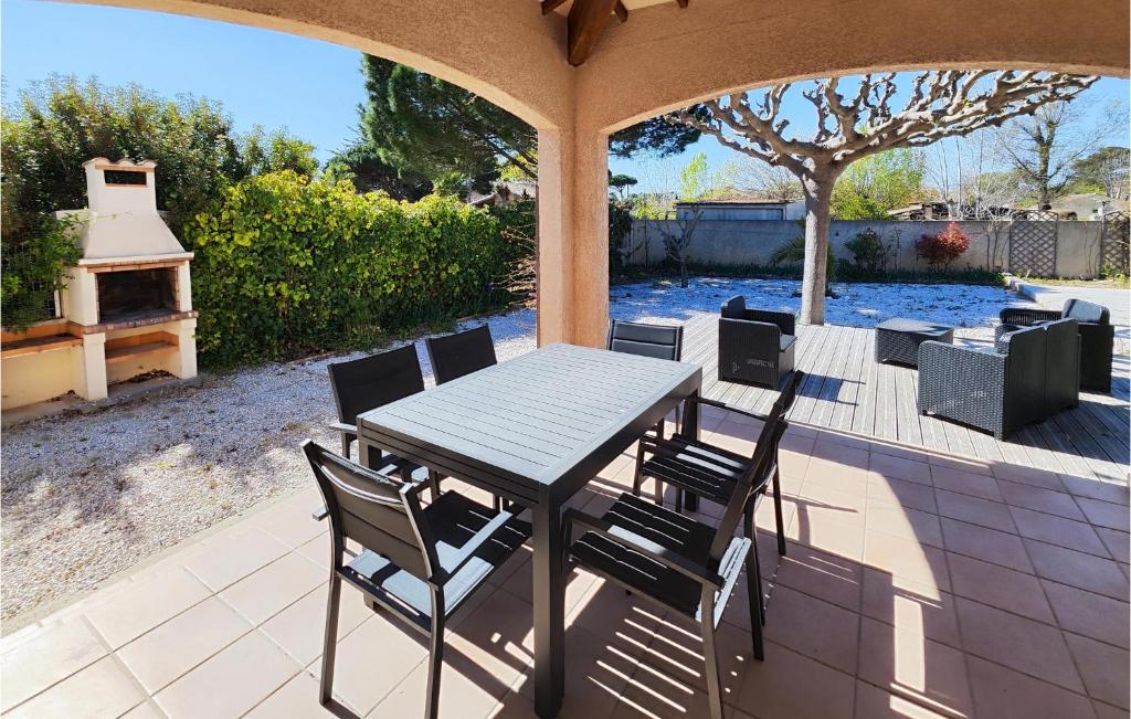 Stunning Home In Agde With Outdoor Swimming Pool, Wifi And Private Swimming Pool photo 4