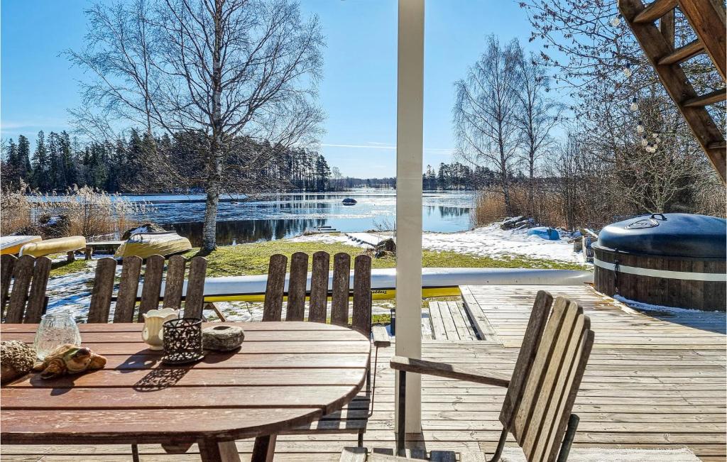 Awesome Home In Ljung With Wifi And 2 Bedrooms photo 3