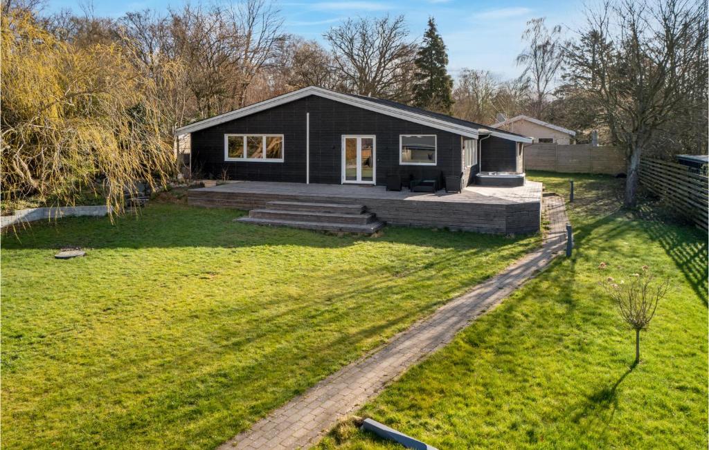 Stunning Home In lsted With Jacuzzi, Wifi And 3 Bedrooms