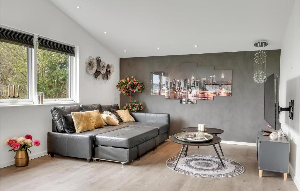 Stunning Home In lsted With Jacuzzi, Wifi And 3 Bedrooms photo 2