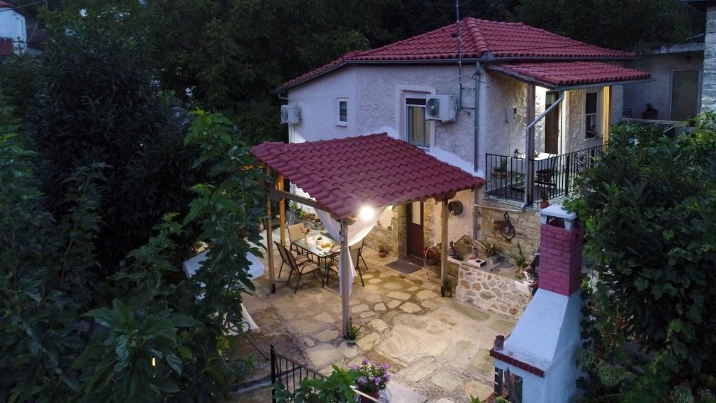 Ifigenia Cheerful and Cosy Entire Home with patio! photo 3