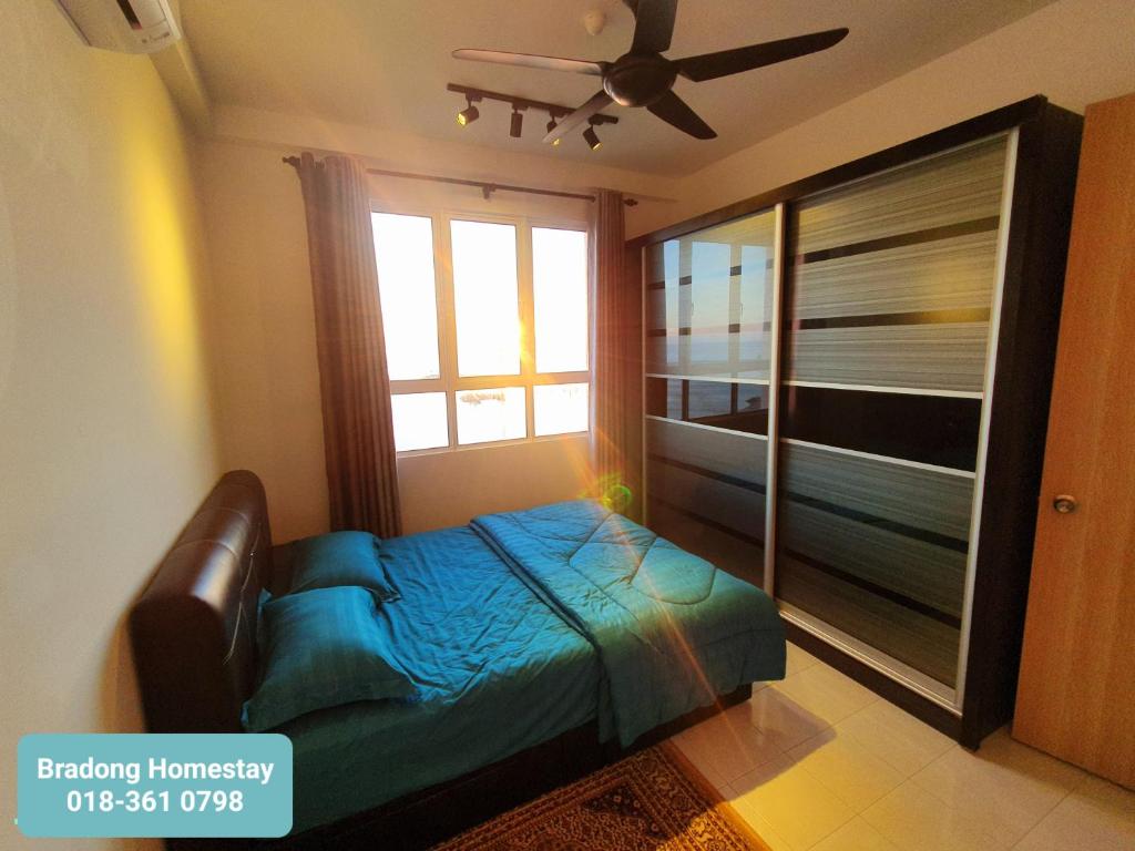 BRADONG HOMESTAY - MUSLlM ONLY, 3 Queen Bedrooms, Seaview, Infinity Pool, Gym, near Drawbridge & KTCC Mall photo 4