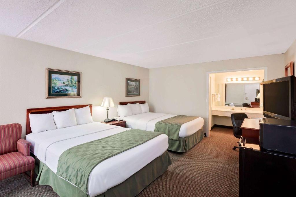 Days Inn by Wyndham Bay City photo 3