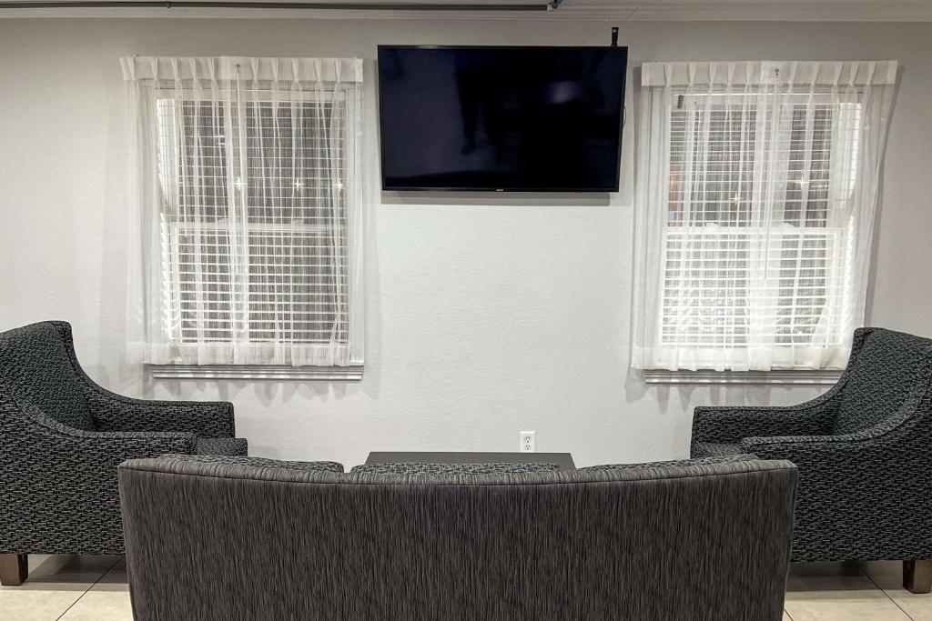 Quality Inn & Suites photo 1