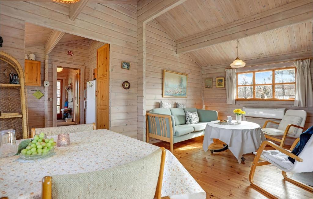 Awesome Home In Aakirkeby With Wifi And 2 Bedrooms photo 3