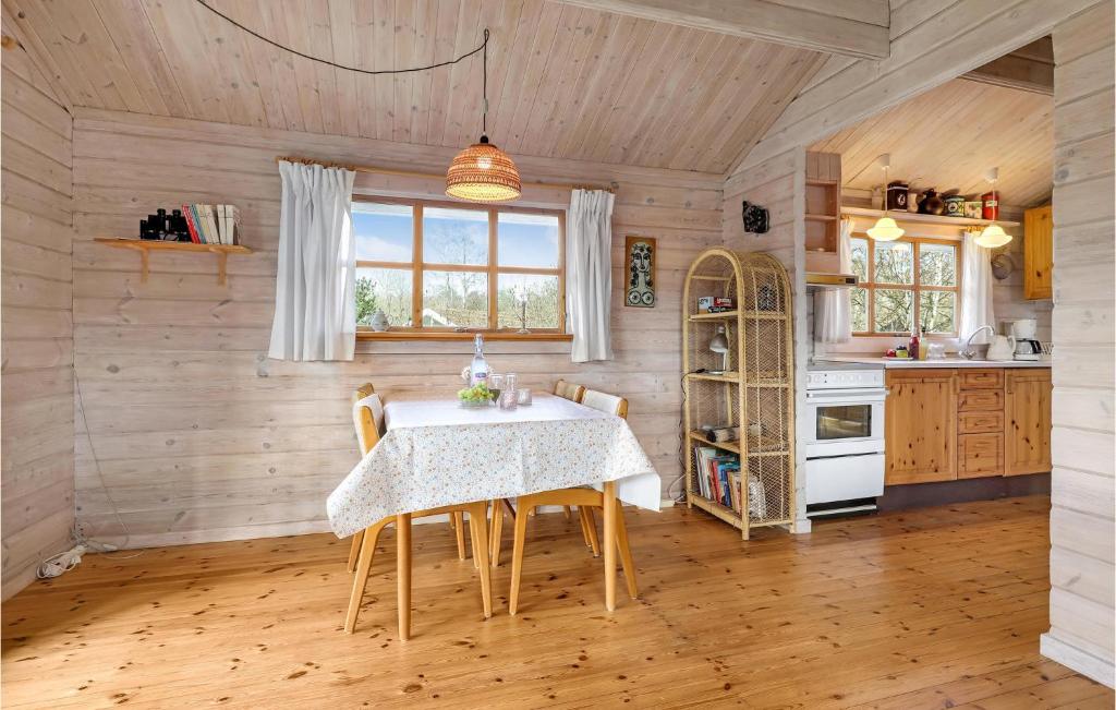Awesome Home In Aakirkeby With Wifi And 2 Bedrooms photo 4