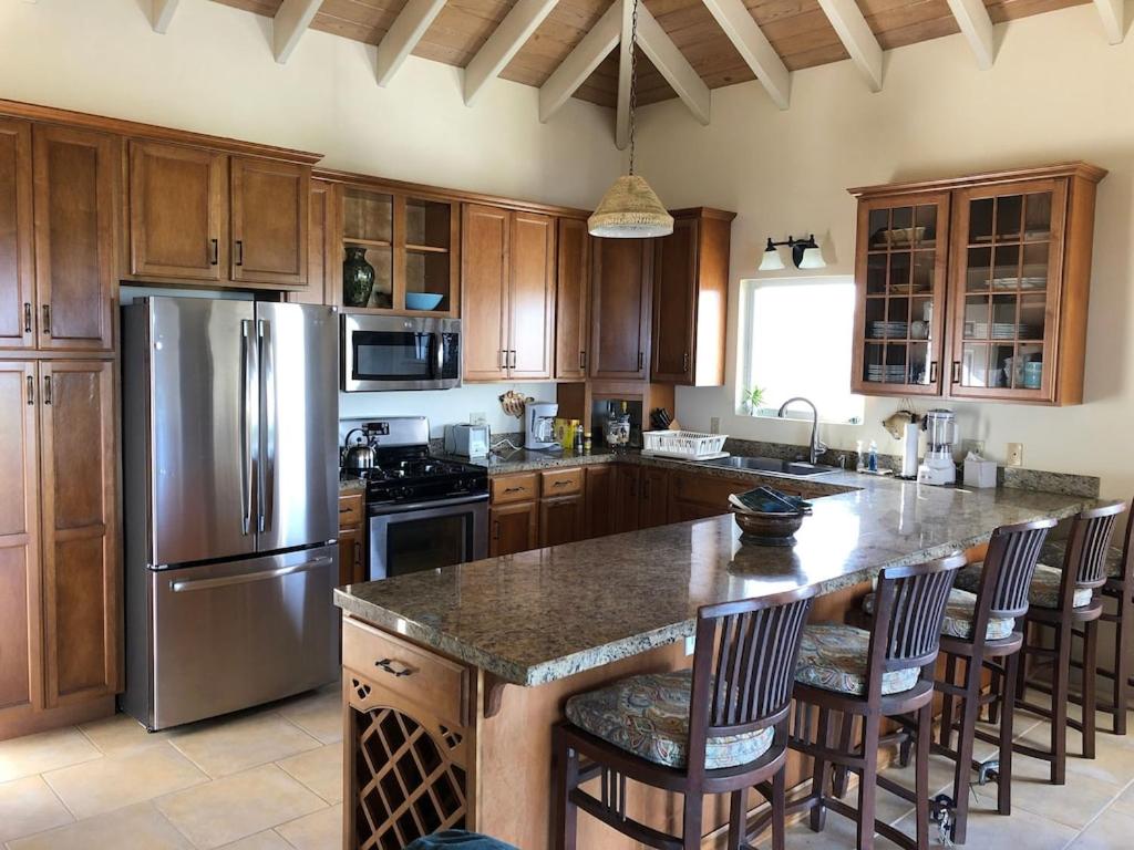 COCONUT BREEZE VILLA: MESMERIZING VIEWS, COOLING TRADEWINDS photo 4