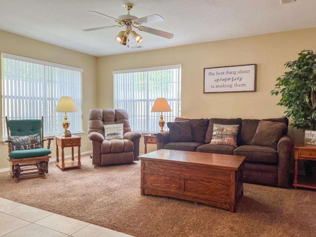 Lake Front 2BR Walk-In with Large Deck - FREE TICKETS INCLUDED - 79-1 photo 3