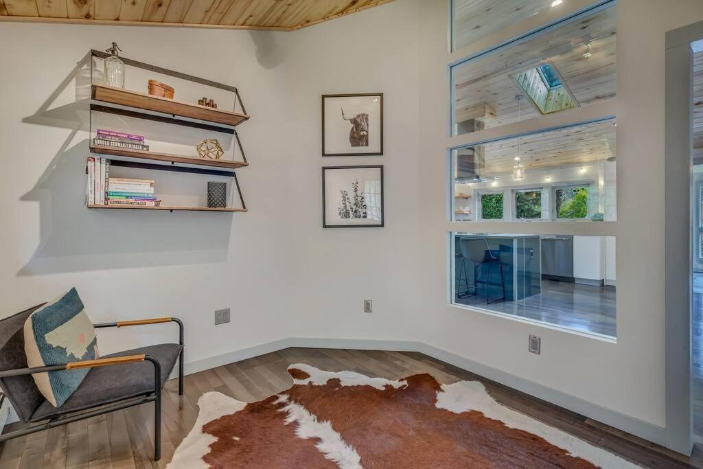 Cozy Modern House seconds from Roaring Fork River photo 4