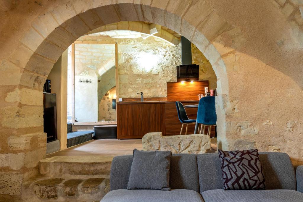 Les pieds dans le Château - Jacuzzi photo 1