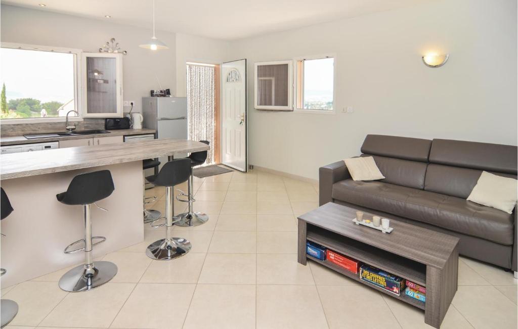 Stunning Home In Barjac With 1 Bedrooms, Outdoor Swimming Pool And Swimming Pool photo 3