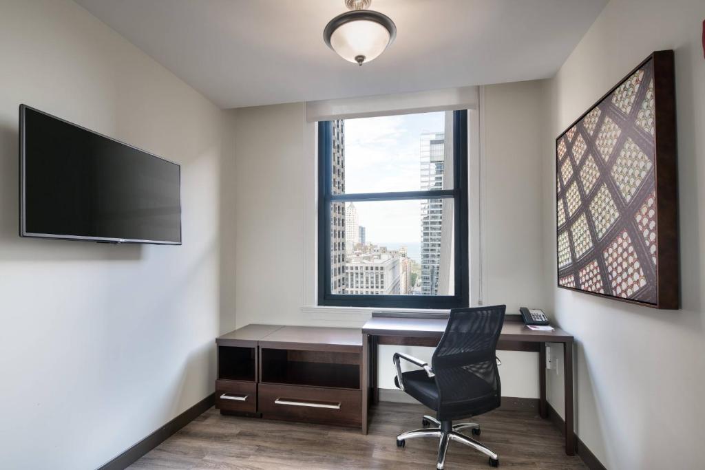 Residence Inn Chicago Downtown/Loop - Tap to explore photos