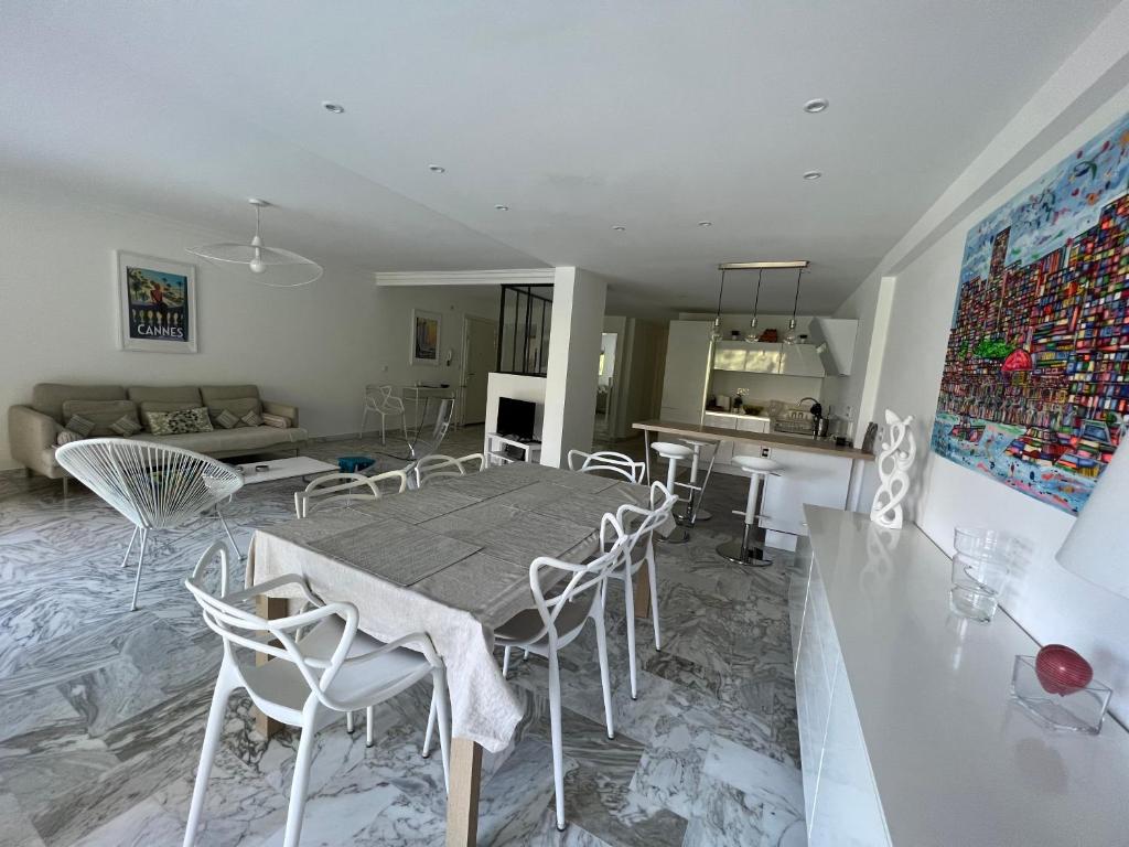 Near Martinez- 100m2- 3 bedrooms-AC- balcony - Tap to explore photos