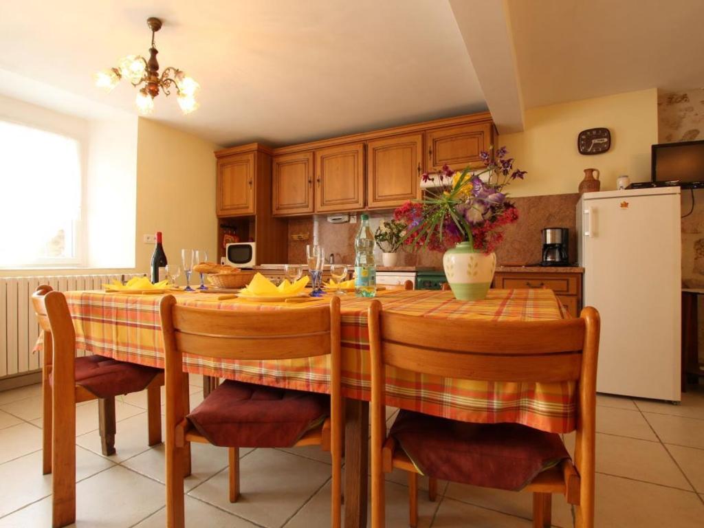 Gîte Saint-Georges-Lagricol, 4 pièces, 6 personnes - FR-1-582-232 photo 2