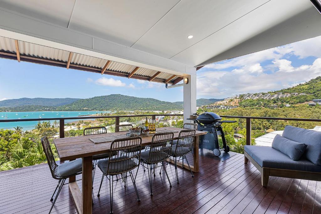 Airlie Views photo 1