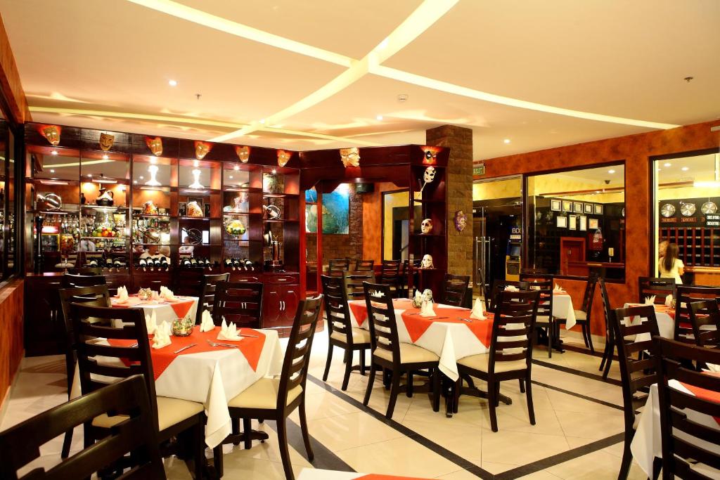 Queens Hotel Angeles City photo 4