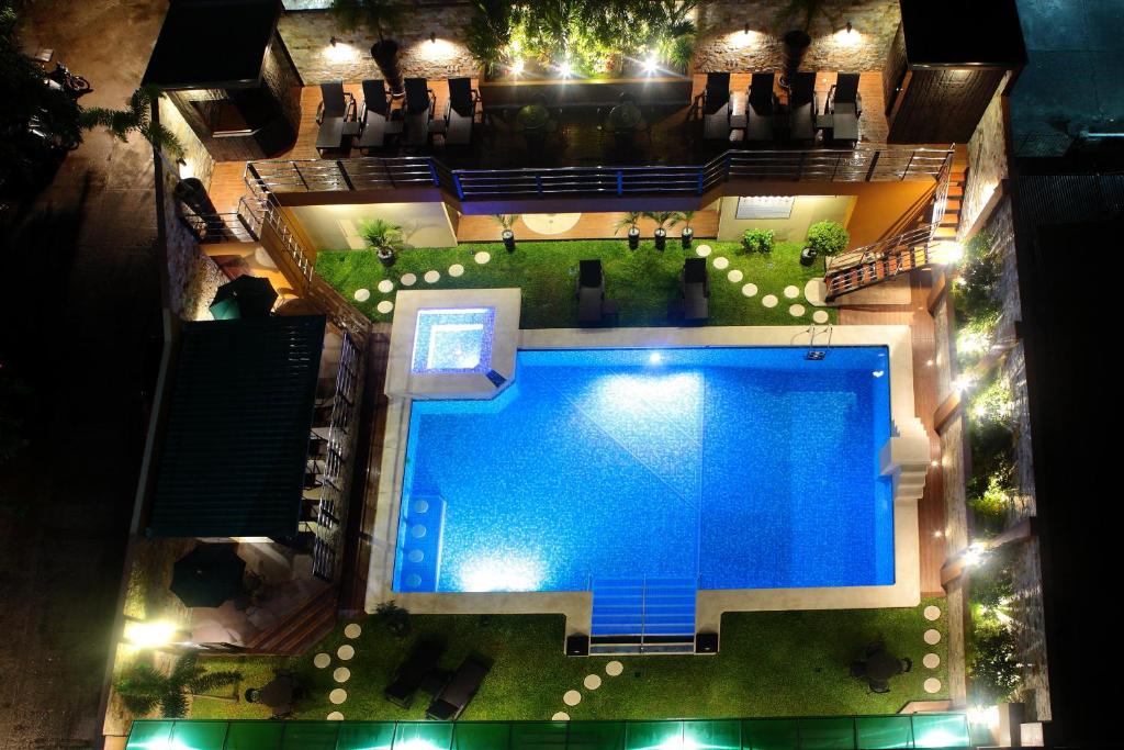 Queens Hotel Angeles City photo 3