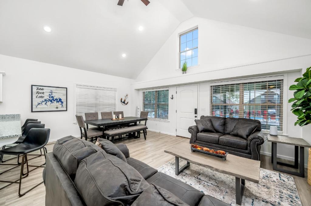 4BD Lodge at Table Rock Lake - Near Marina - Pool - BBH