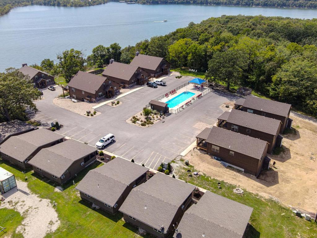 4BD Lodge at Table Rock Lake - Near Marina - Pool - BBH photo 1