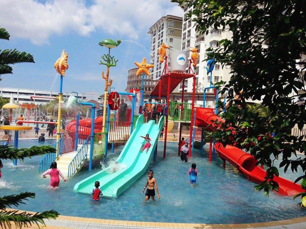 Deluxe Studio Bayou Waterpark with Private Jacuzzi and Free Tickets photo 3