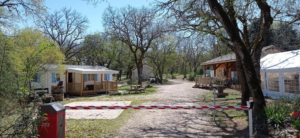 CAMPING LE BEL AIR tente insolite Sibley's 4 personnes-LE ROMARIN photo 4