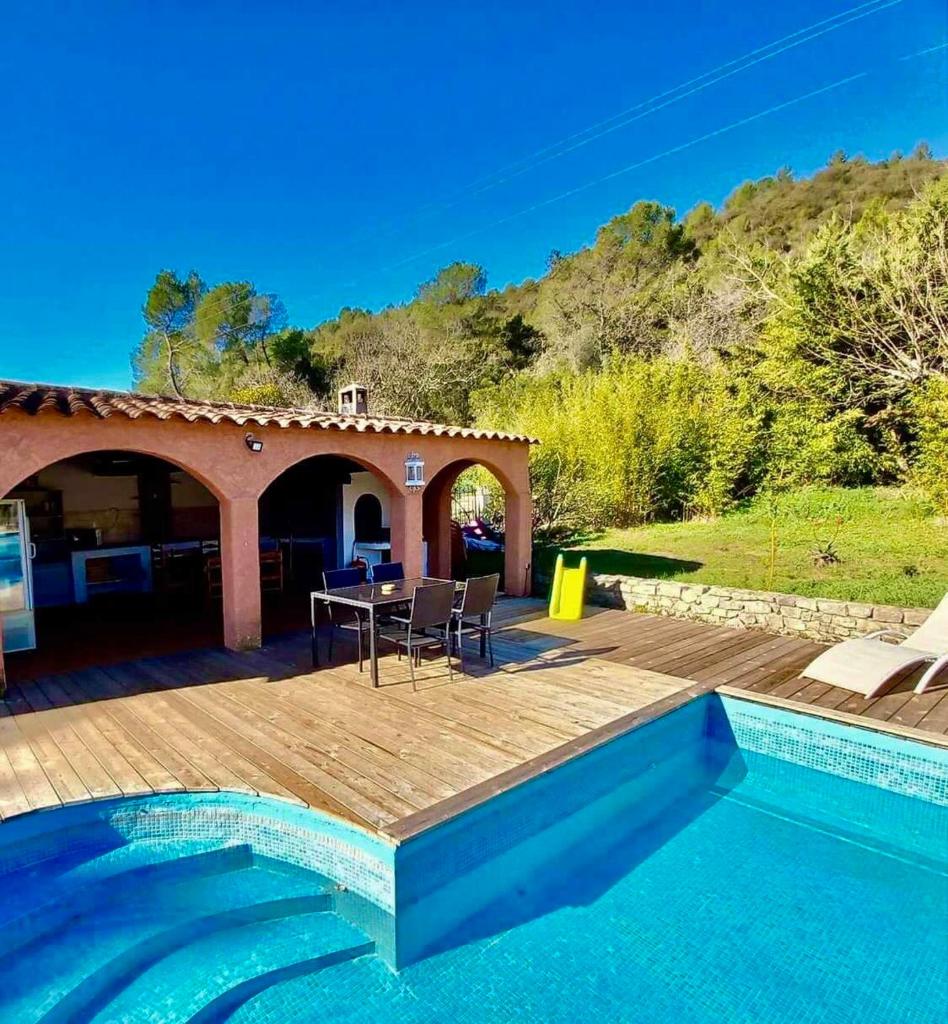 VILLA avec piscine - 4 chambres - parking - calme photo 3