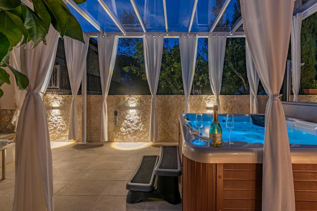 Villa Roko - Luxury Villa 60m from beach! photo 4