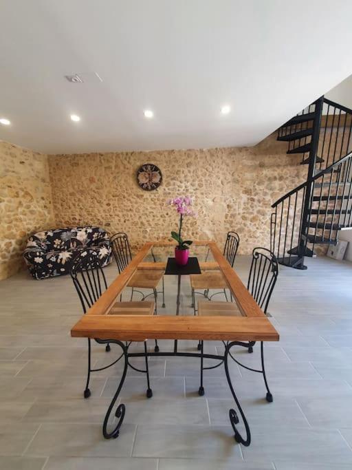 Superbe appartement avec jacuzzi et jardin privés