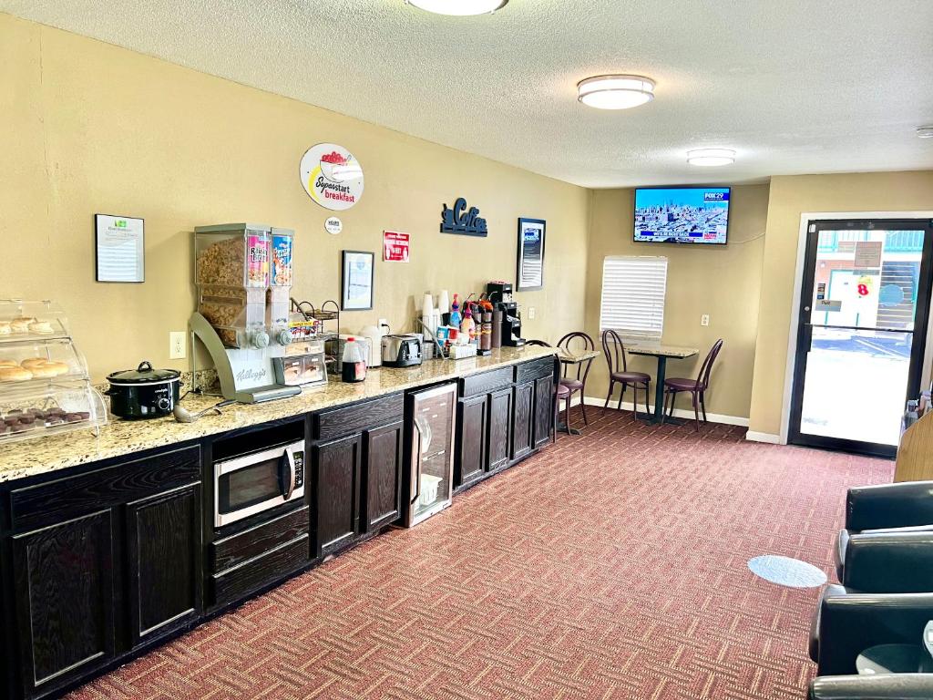Super 8 by Wyndham Columbia/Ft. Jackson SC photo 2