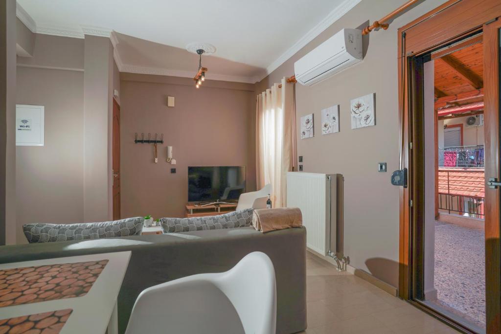 Joye Haste photo 3
