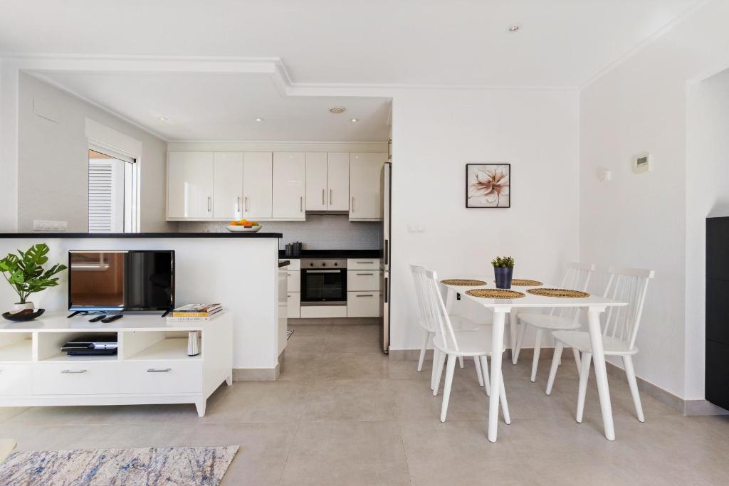 CB Living - Bright bungalow in Punta Prima photo 3