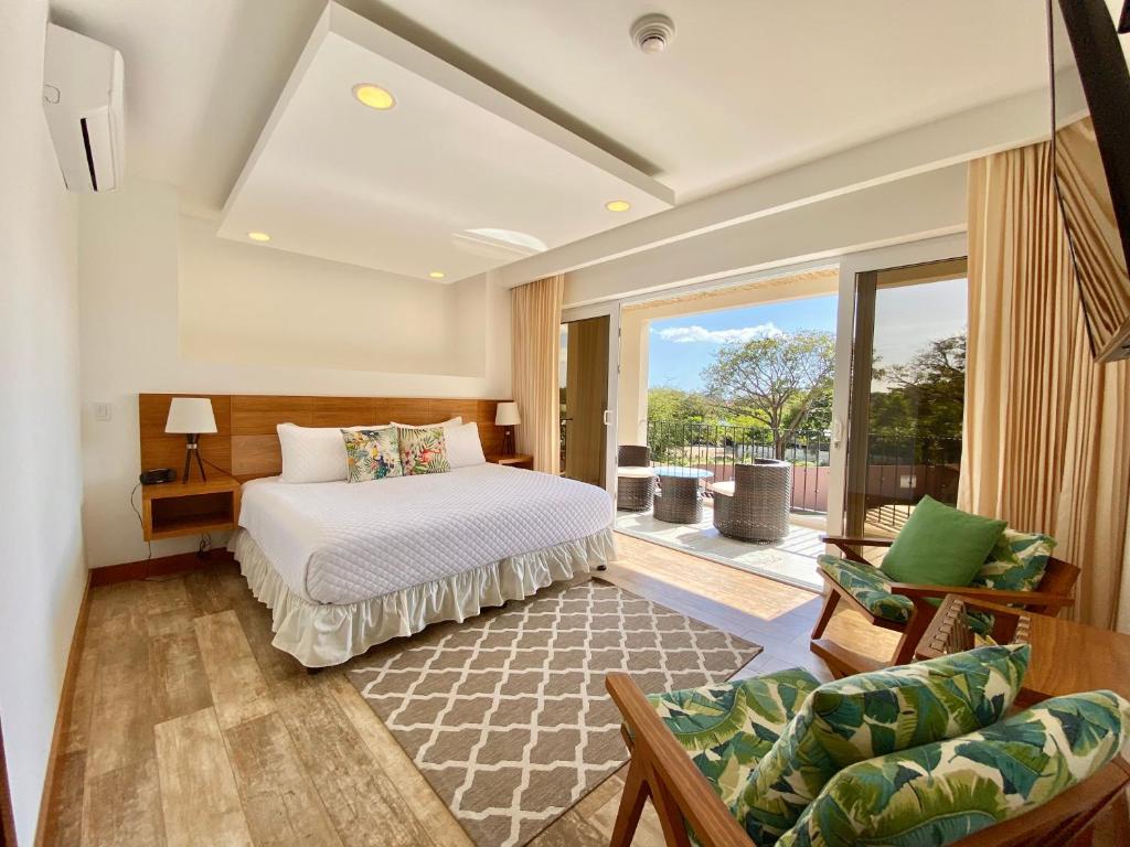Tropical Luxury 2Bdr condo - Pool view - At the Beach photo 4