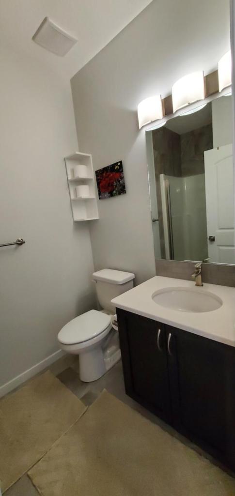 Delightful 1-bedroom Private Suite in a New Home - Tap to explore photos