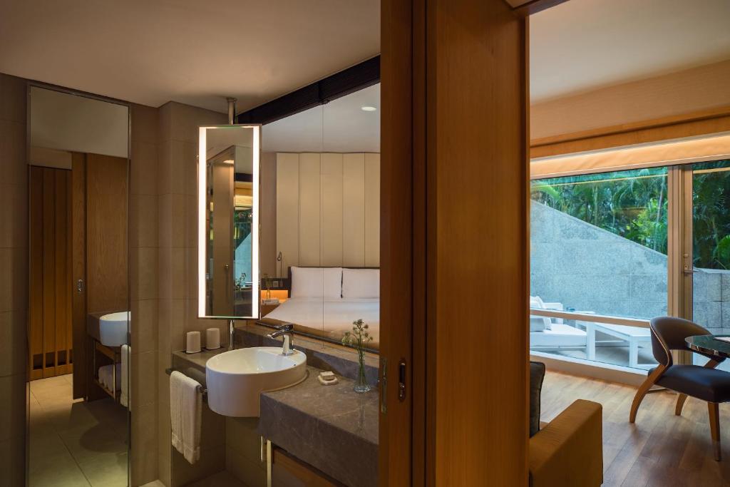 Renaissance Hong Kong Harbour View Hotel photo 2