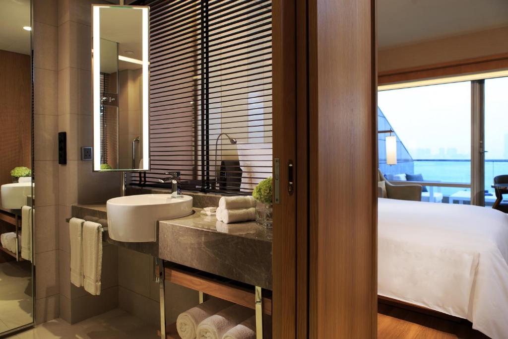 Renaissance Hong Kong Harbour View Hotel photo 3