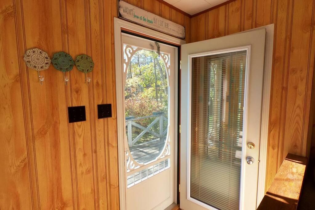 Peaceful & Private Cabin close to the Lake photo 4