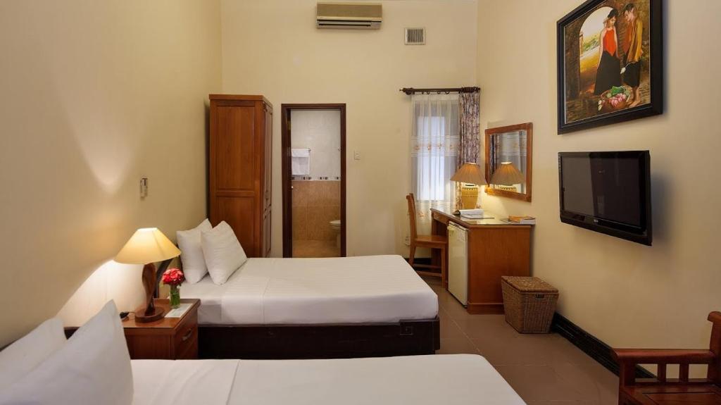 Lucky Central Hotel & Travel