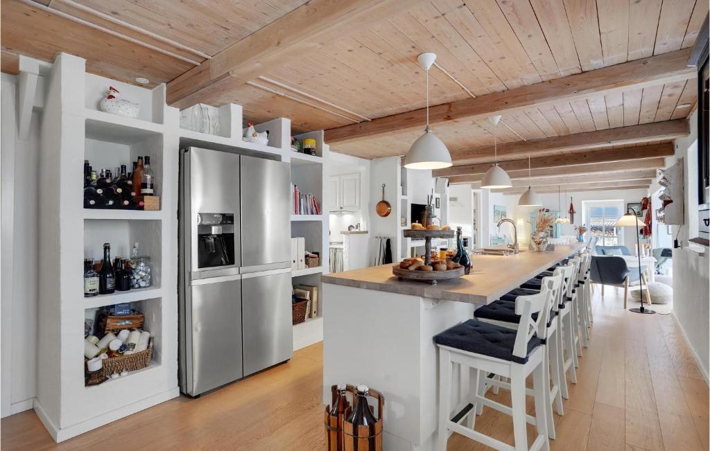 Amazing Home In Glesborg With 5 Bedrooms, Wifi And Sauna photo 4