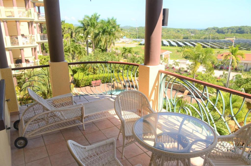 Condo Unit for rent! Just a few minutes from LFK! photo 4
