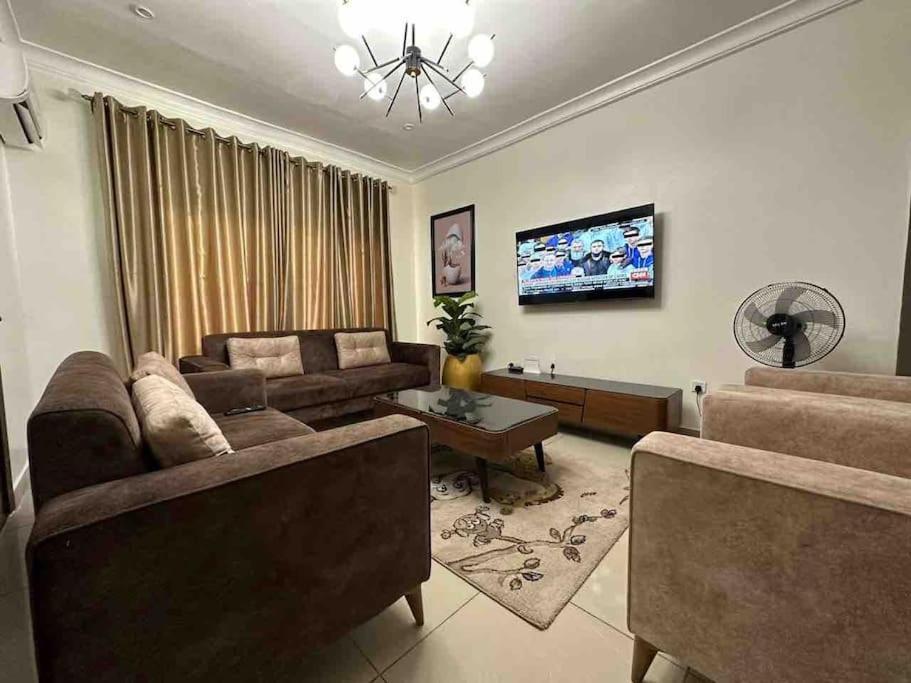 OEK Modern 2BED Top Floor flat Karsana Abuja photo 2