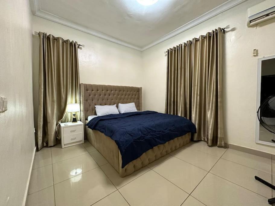 OEK Modern 2BED Top Floor flat Karsana Abuja photo 3