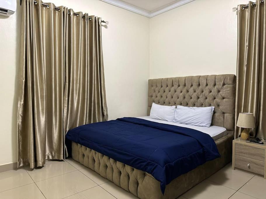 OEK Modern 2BED Top Floor flat Karsana Abuja photo 4