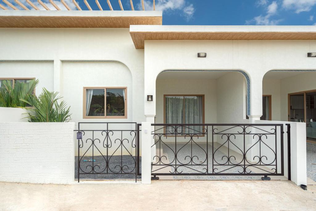 Newly Designed 3BR Fusion House in Yamu Garden B1 photo 1