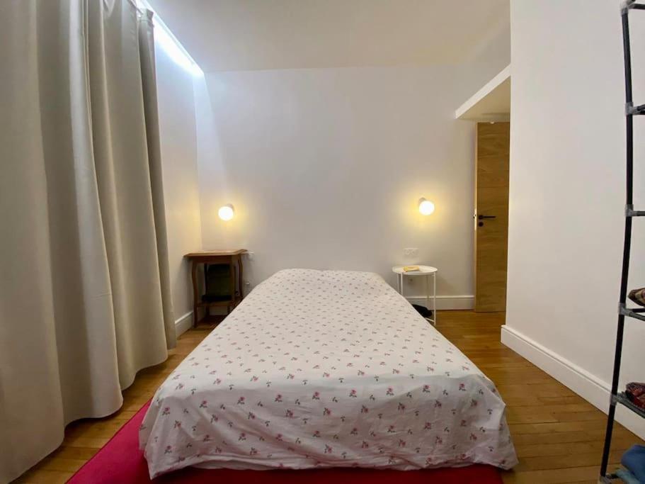 Sweet cozy home in paris photo 3
